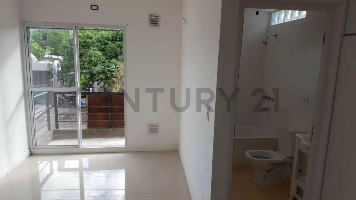 Monoambiente en Alquiler con Balcón al Frente y Parrilla Propia | Ituzaingó 4