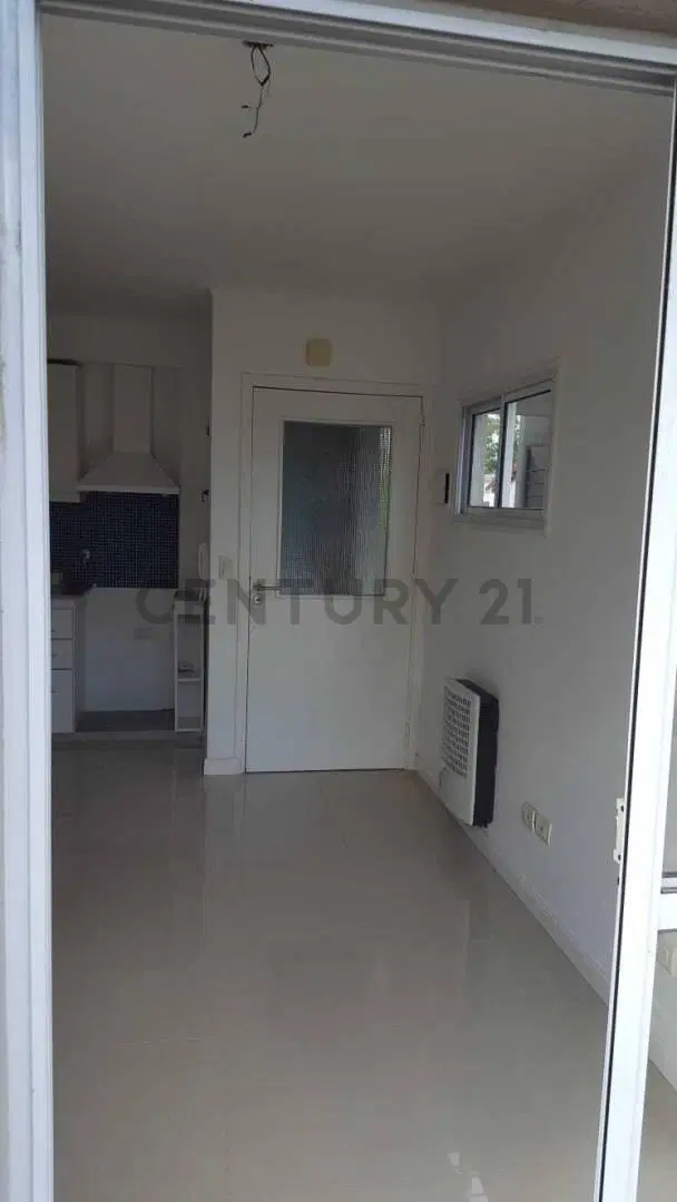 Monoambiente en Alquiler con Balcón al Frente y Parrilla Propia | Ituzaingó 5