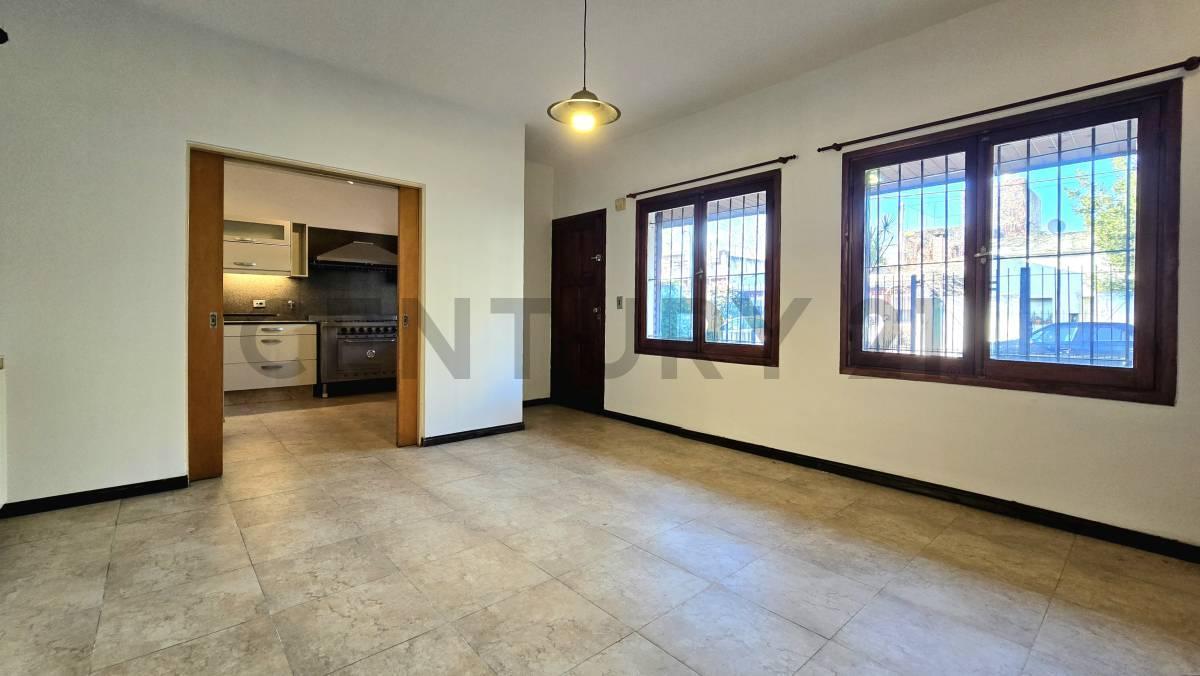 Foto de CASA VENTA COCHERA 5 AMBIENTES PATIO PARRILLA . VICTORIANO MONTES 4300, imagen 3
