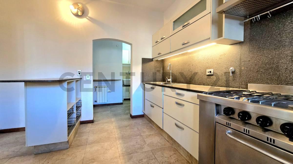 Foto de CASA VENTA COCHERA 5 AMBIENTES PATIO PARRILLA . VICTORIANO MONTES 4300, imagen 1