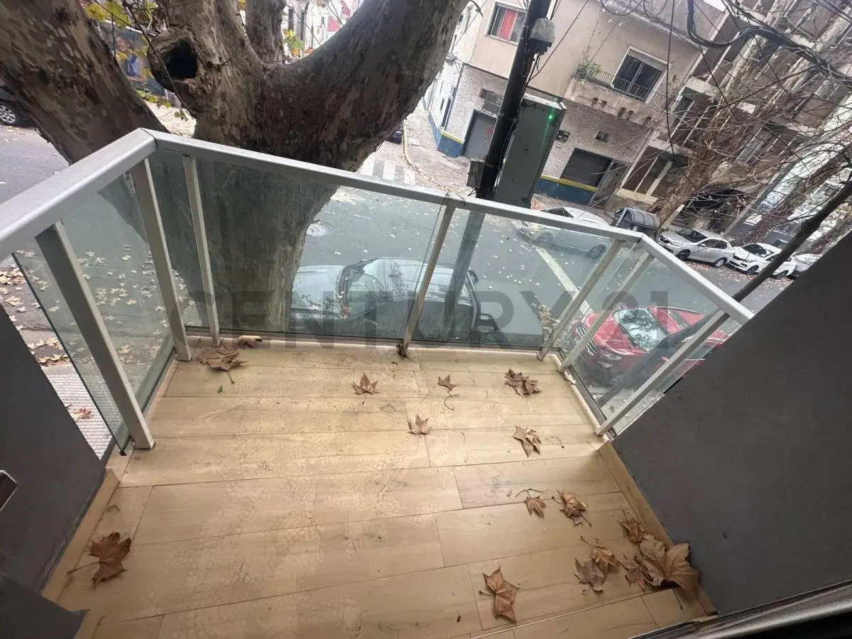 VENTA DE MONOAMBIENTE AL FRENTE CON BALCON Y PATIO EN VILLA CRESPO 5