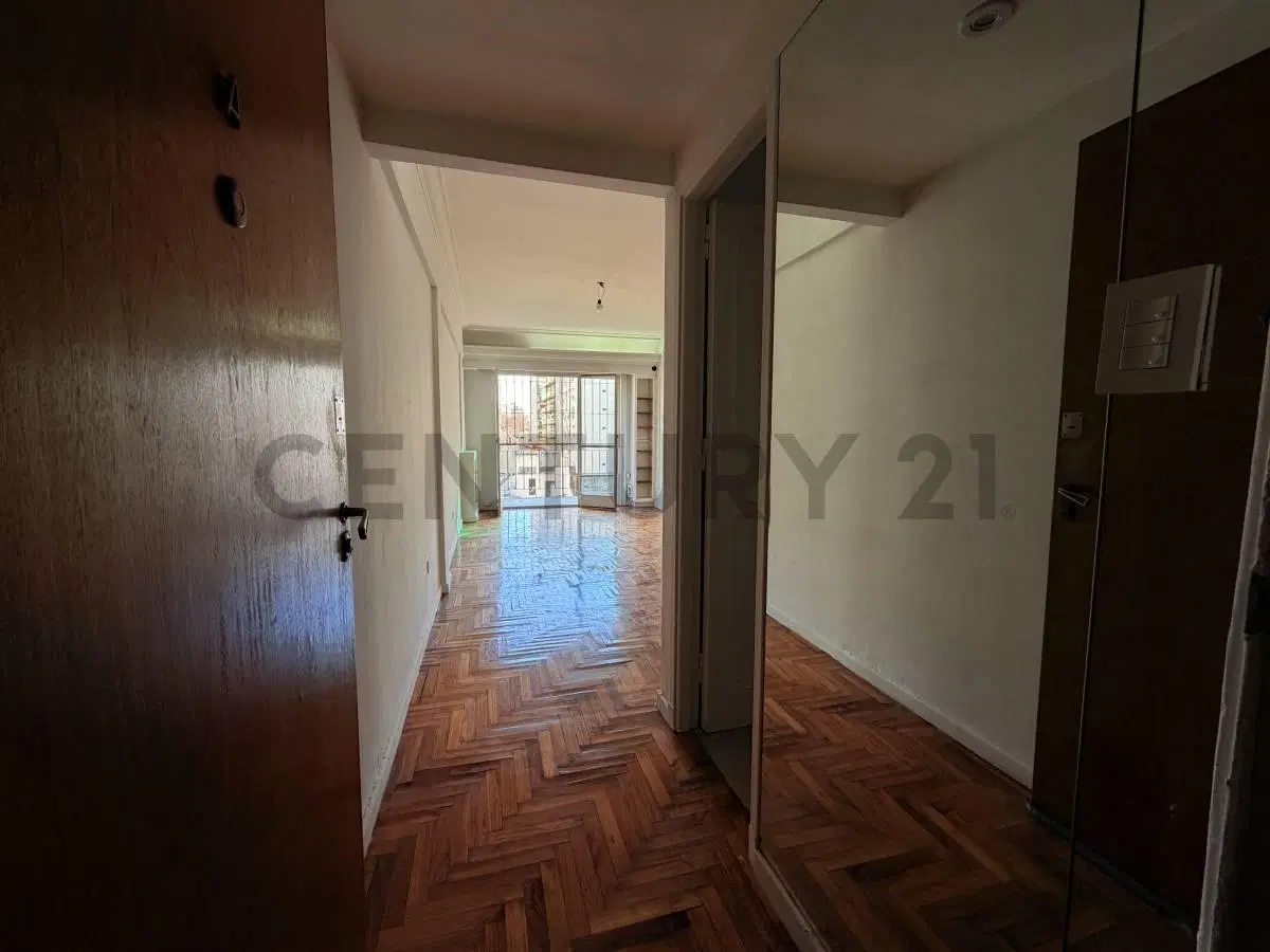 VENTA DEPARTAMENTO 4 ambientes con balcón en Caballito 2