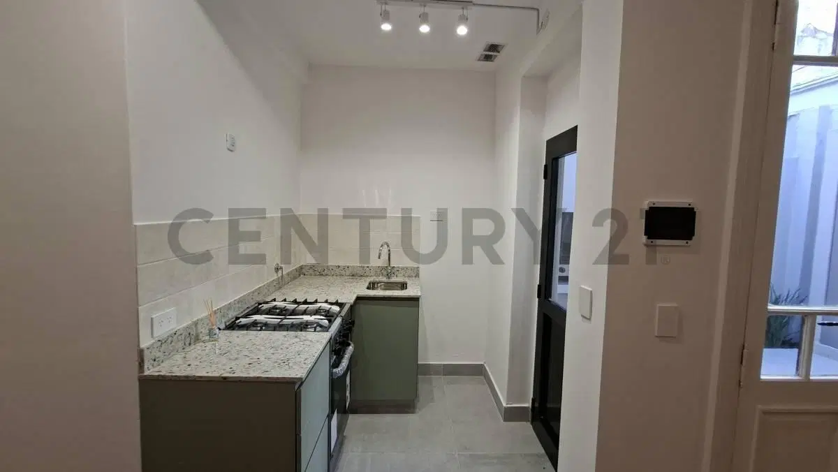VENTA PH 2 AMBIENTES  RECICLADO CON PATIO SIN EXPENSAS 8