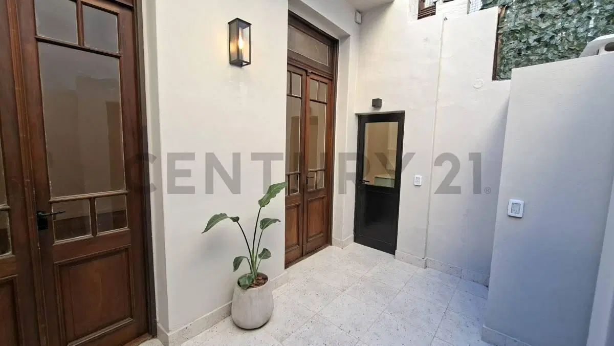 VENTA PH 2 AMBIENTES  RECICLADO CON PATIO SIN EXPENSAS 2