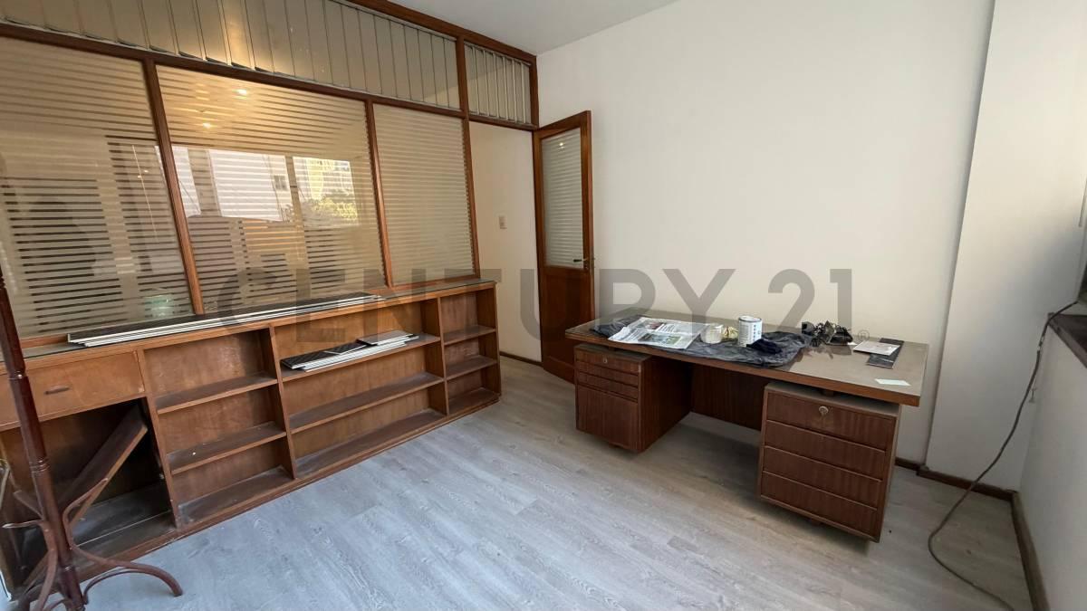 Foto de ALQUILER OFICINA TRIBUNALES RECICLADA, URUGUAY ESQUINA CORDOBA, imagen 1