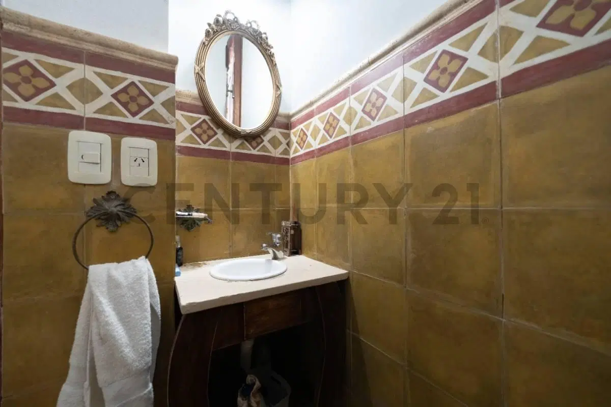Casa de 5 ambientes con pileta, quincho y jardín parquizado en Marcos Paz 4