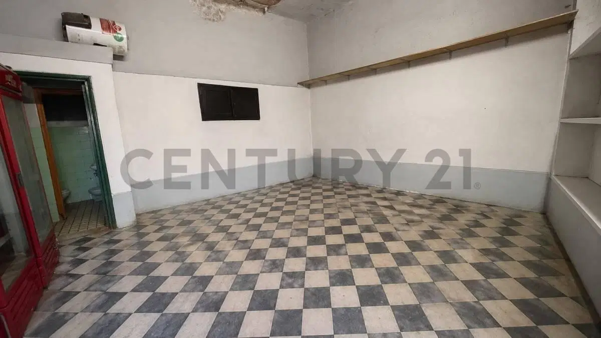 Venta local comercial con entrada independiente en Mataderos – Gran potencial de refacción 3