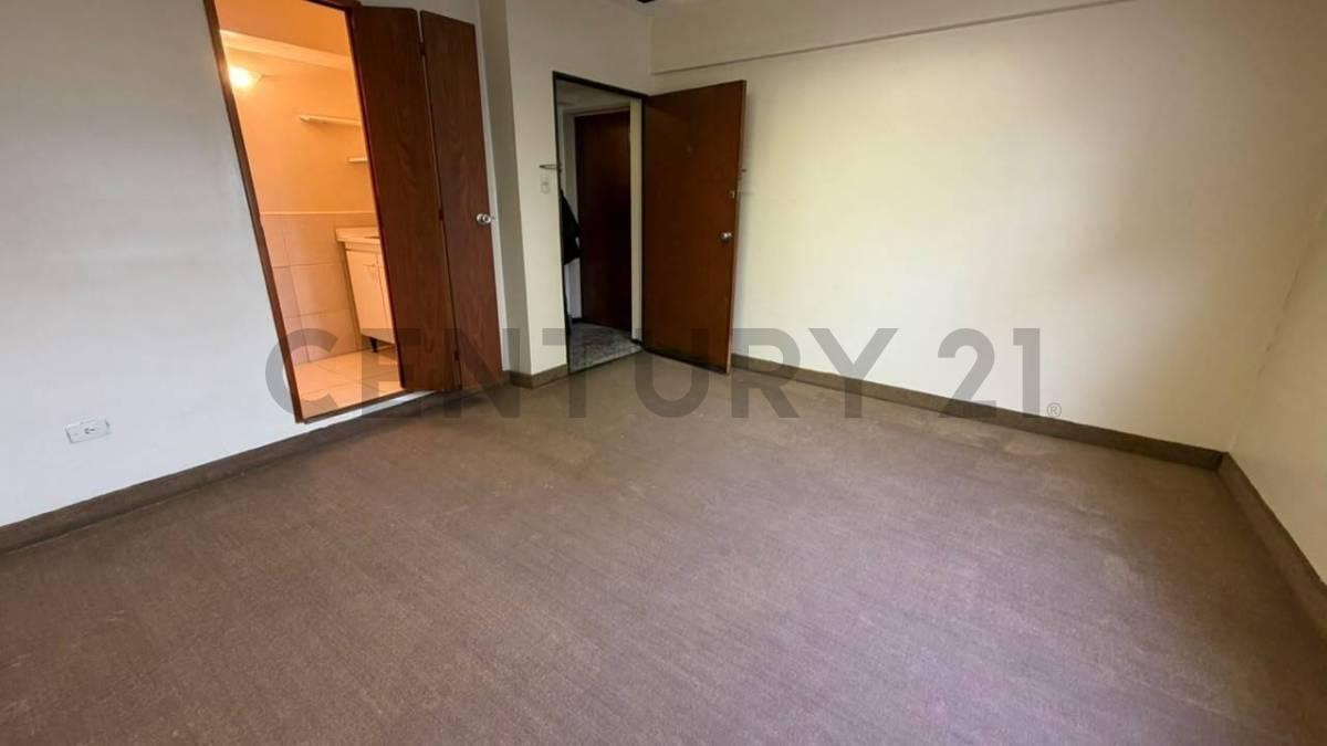 Foto de VENTA DEPARTAMENTO/OFICINA PISO 11 LUMINOSO, imagen 2