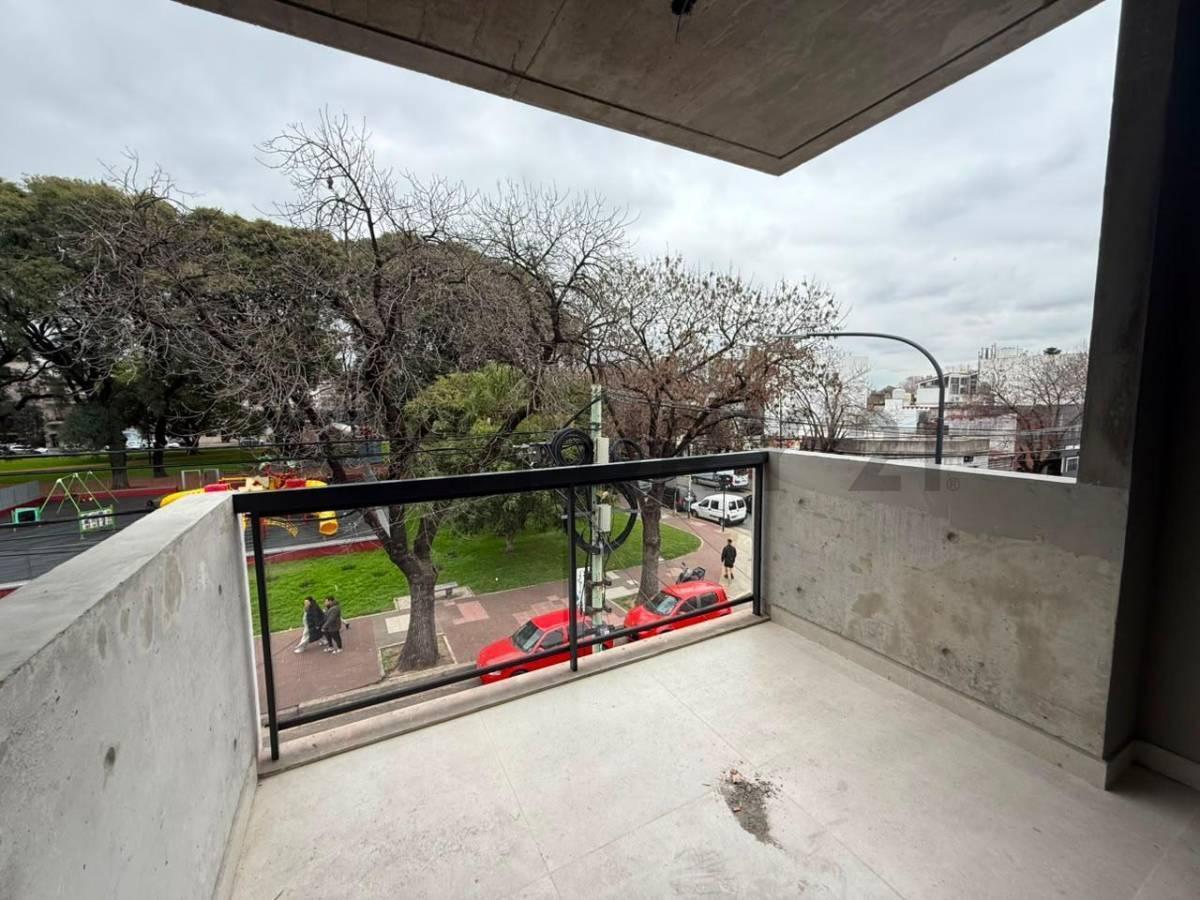 Foto de 2 ambientes con suite y vestidor frente a Plaza Alberdi – Balcón y, imagen 3