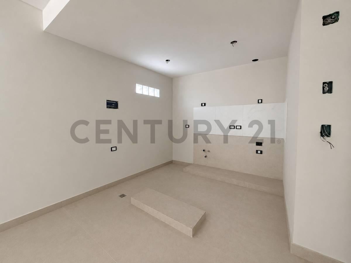 Foto de 2 ambientes con suite y vestidor frente a Plaza Alberdi – Balcón y, imagen 4