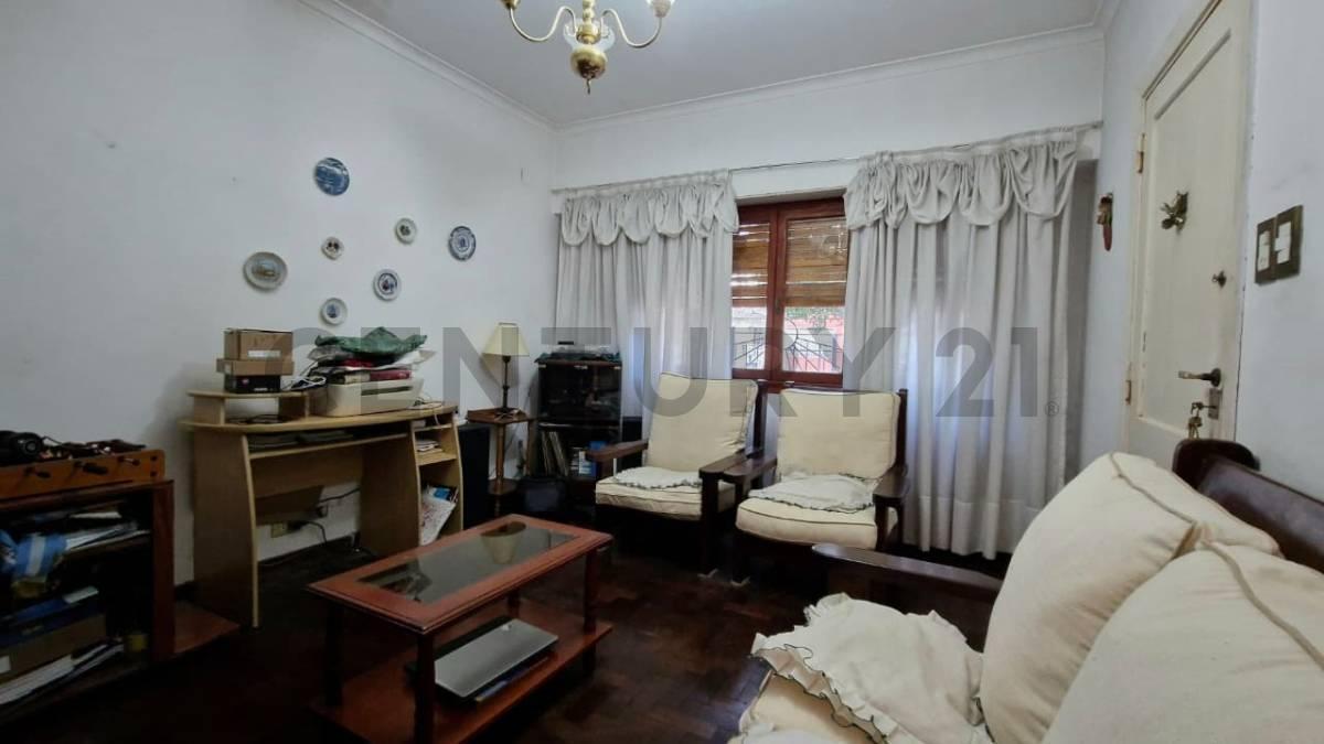 Foto de VENTA CASA CON JARDÍN, QUINCHO Y GARAGE EN EZPELETA – LOTE 10 X 30, imagen 1
