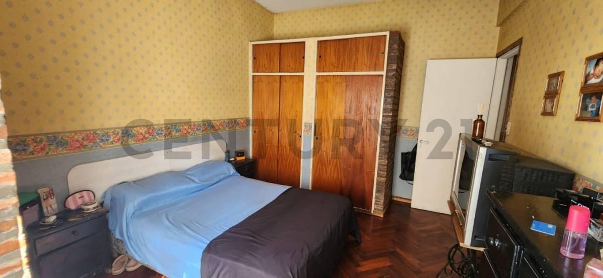 Foto de VENTA DEPARTAMENTO 3 AMBIENTES - 2DO PISO POR ESCALERA - TERRAZA Y, imagen 5