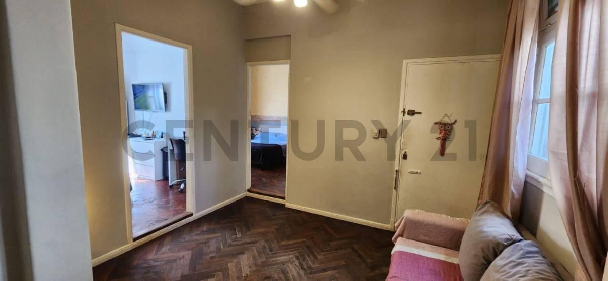 Foto de VENTA DEPARTAMENTO 3 AMBIENTES - 2DO PISO POR ESCALERA - TERRAZA Y, imagen 1