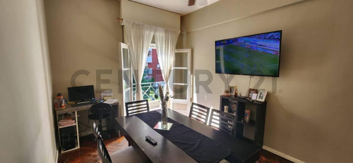 Foto de VENTA DEPARTAMENTO 3 AMBIENTES - 2DO PISO POR ESCALERA - TERRAZA Y, imagen 2