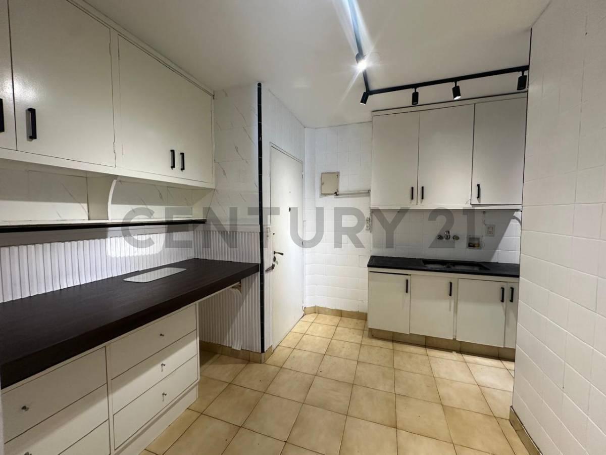 Foto de ALQUILER DEPARTAMENTO 4 AMBIENTES C/ DEPENDENCIA Y COCHERA EN BELGRANO, imagen 5
