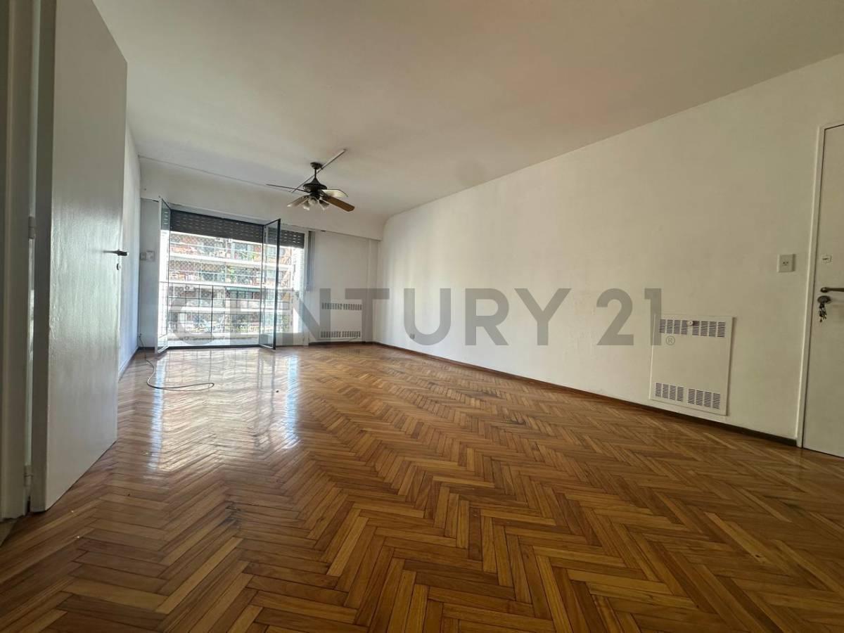 Foto de ALQUILER DEPARTAMENTO 4 AMBIENTES C/ DEPENDENCIA Y COCHERA EN BELGRANO, imagen 2