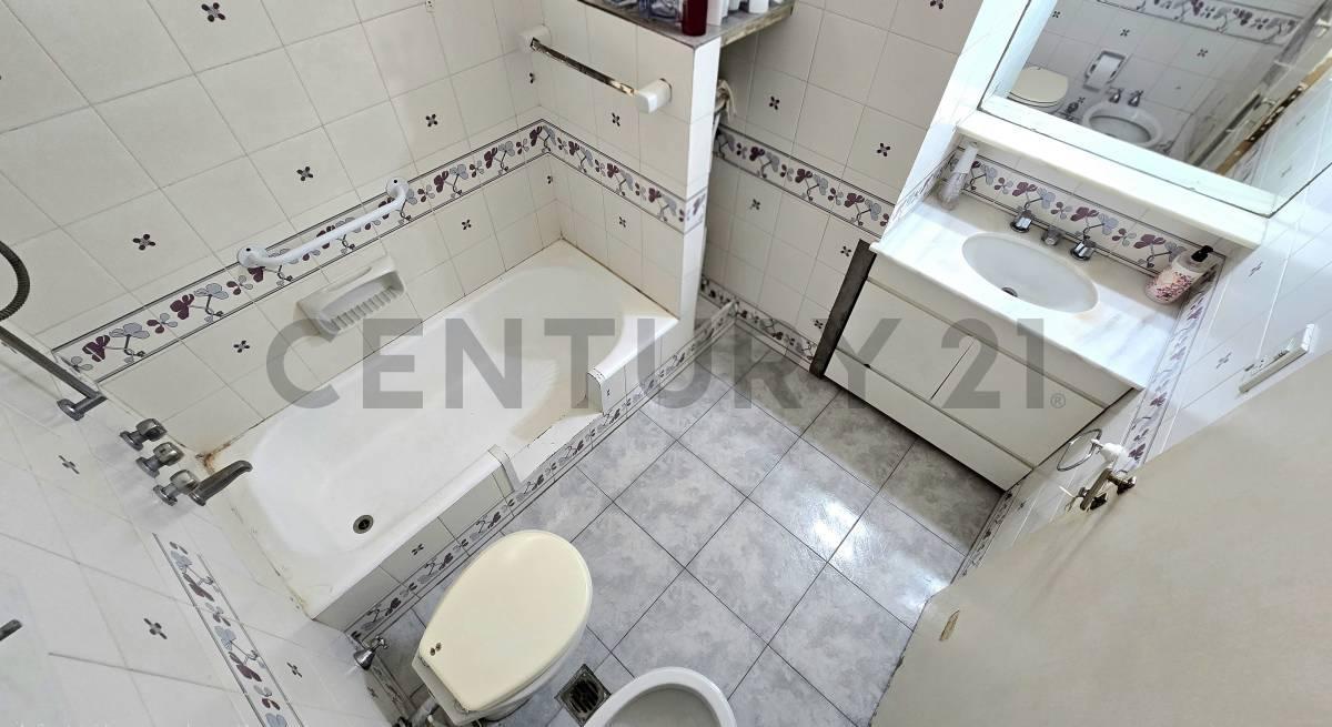 Foto de VENTA DPTO 3 AMB./DEPENDENCIA LUMINOSO CONTRAFRENTE. APTO CRÉDITO AV, imagen 4