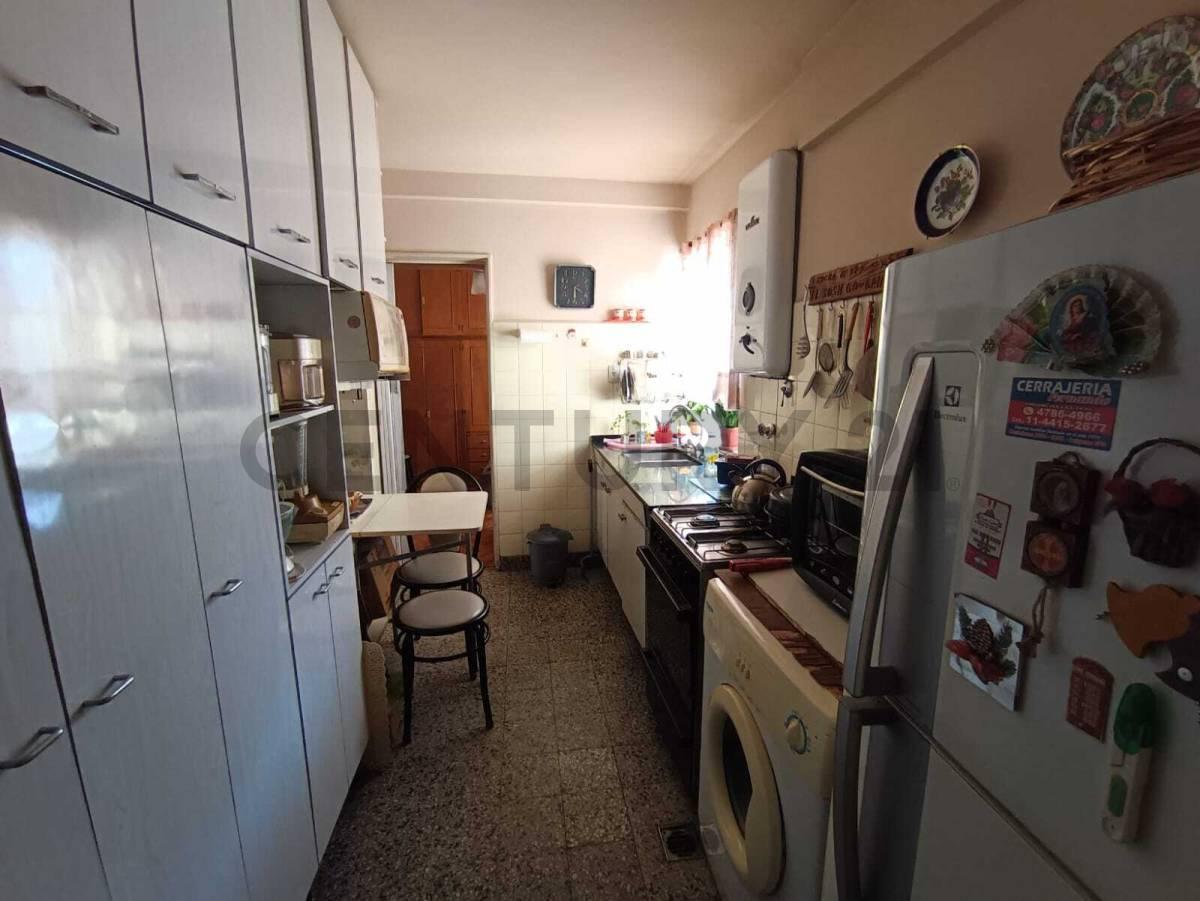 Foto de VENTA DEPARTAMENTO TRES AMBIENTES CON DEPENDENCIA BALCON AL FRENTE EN, imagen 5