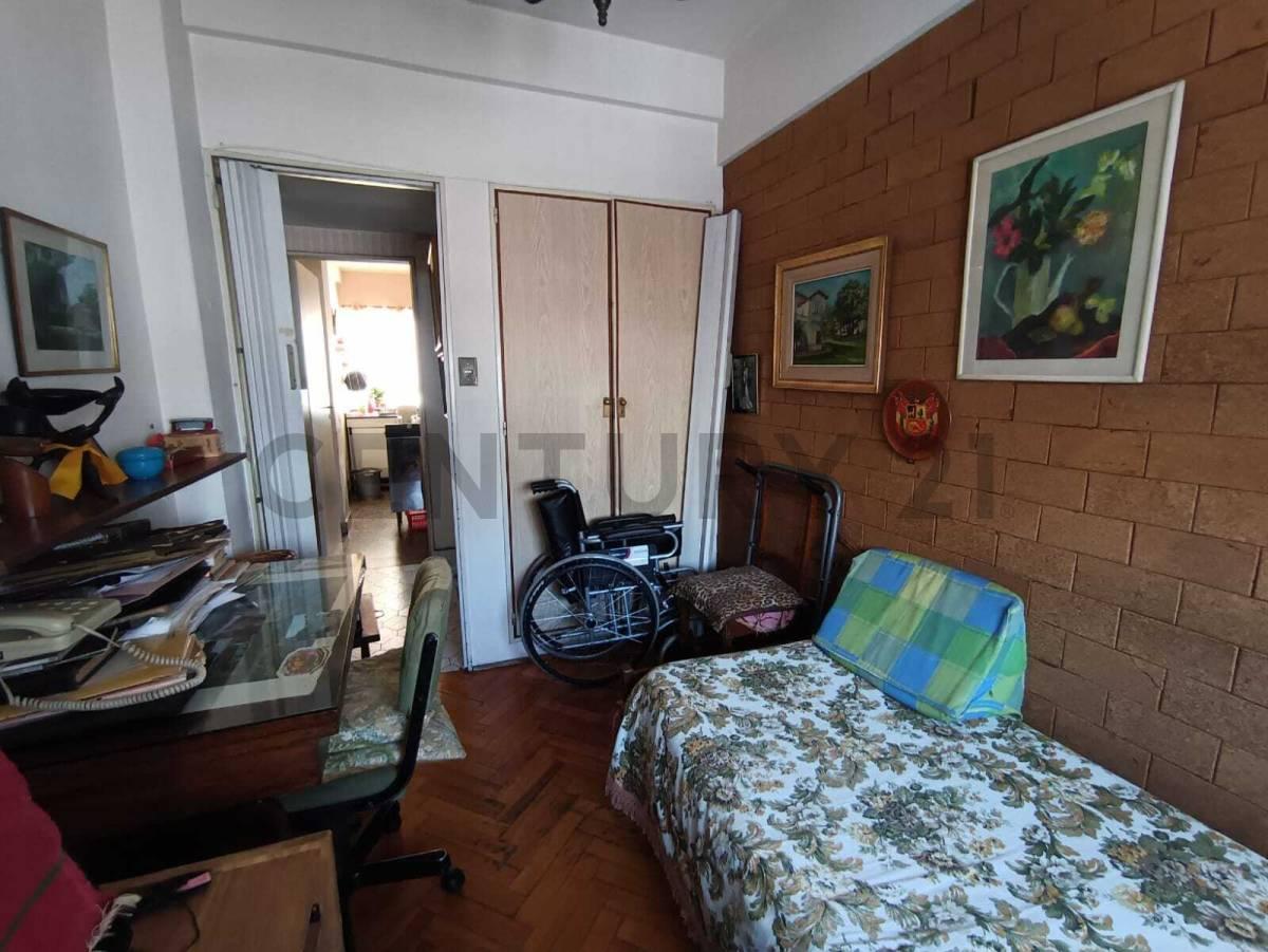 Foto de VENTA DEPARTAMENTO TRES AMBIENTES CON DEPENDENCIA BALCON AL FRENTE EN, imagen 4