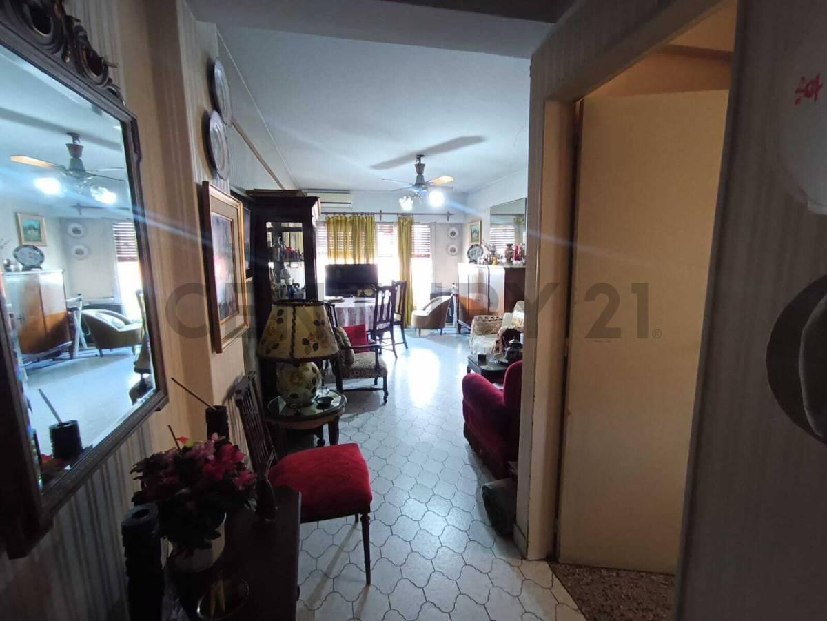 Foto de VENTA DEPARTAMENTO TRES AMBIENTES CON DEPENDENCIA BALCON AL FRENTE EN, imagen 3
