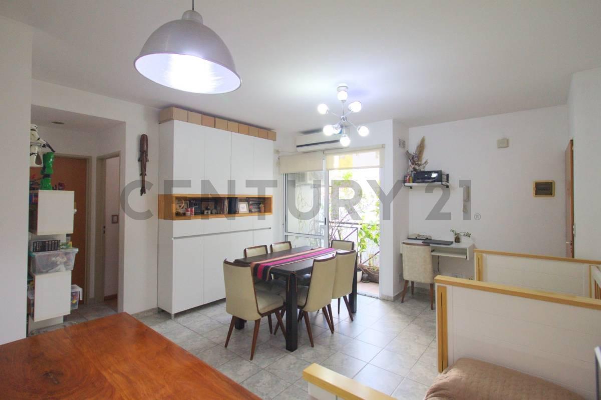 Foto de VENTA PH 2 AMBIENTES EN VILLA URQUIZA CON BALCON AL LATERAL, imagen 1