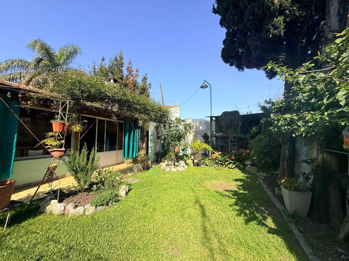 Foto de VENTA CASA 4 AMBIENTES CON PATIO Y QUINCHO EN LLAVALLOL, imagen 2