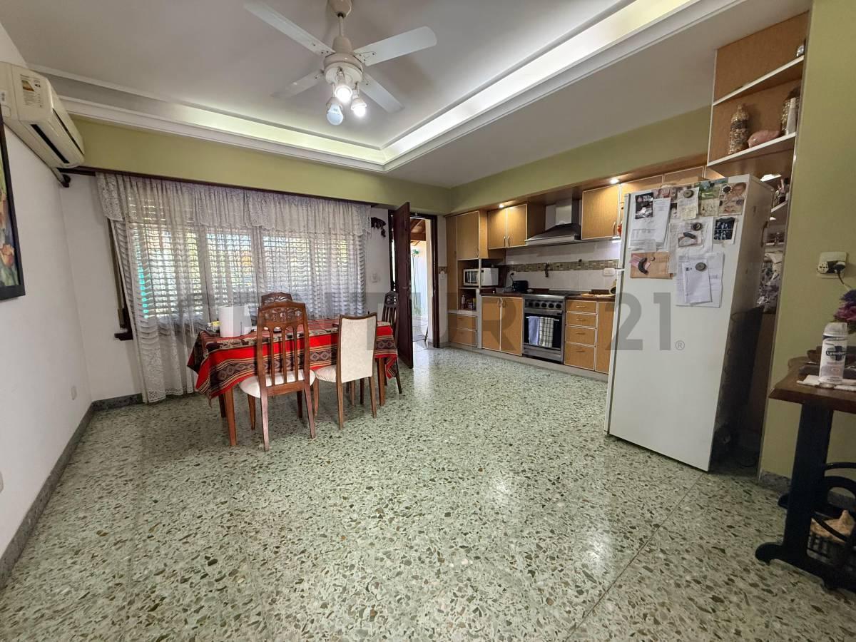 Foto de VENTA CASA 4 AMBIENTES CON PATIO Y QUINCHO EN LLAVALLOL, imagen 1