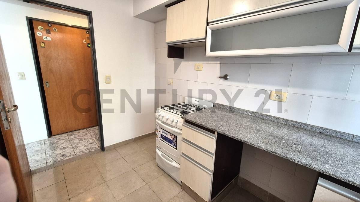 Foto de ALQUILER DEPARTAMENTO 2 AMBIENTES CON BALCON Y COCHERA - AL FRENTE, imagen 5