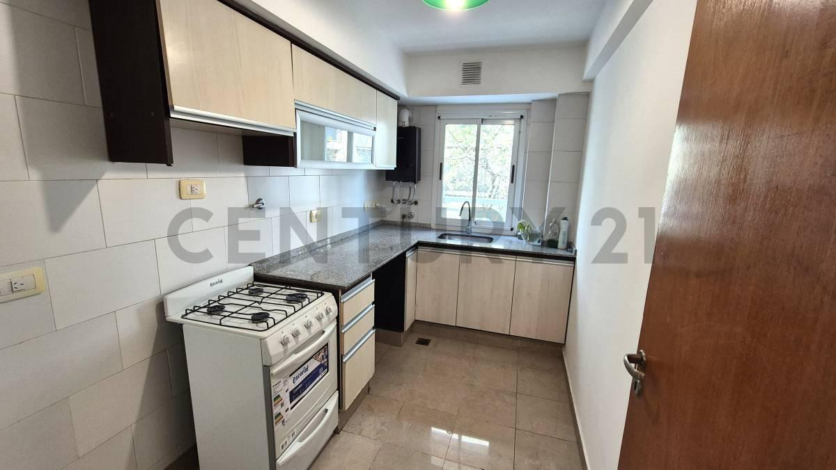 Foto de ALQUILER DEPARTAMENTO 2 AMBIENTES CON BALCON Y COCHERA - AL FRENTE, imagen 4