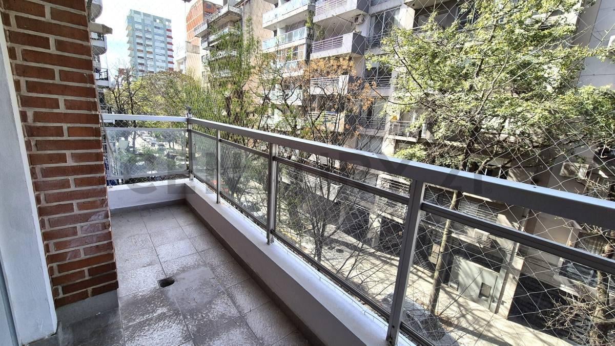 Foto de ALQUILER DEPARTAMENTO 2 AMBIENTES CON BALCON Y COCHERA - AL FRENTE, imagen 2