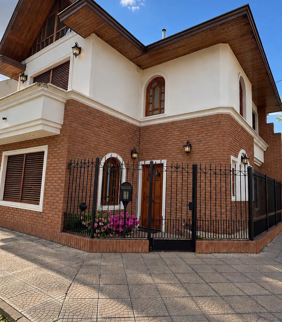 Foto de VENTA CASA 4 AMBIENTES – LANÚS ESTE APTO CRÉDITO- ACEPTA PERMUTA!, imagen 1