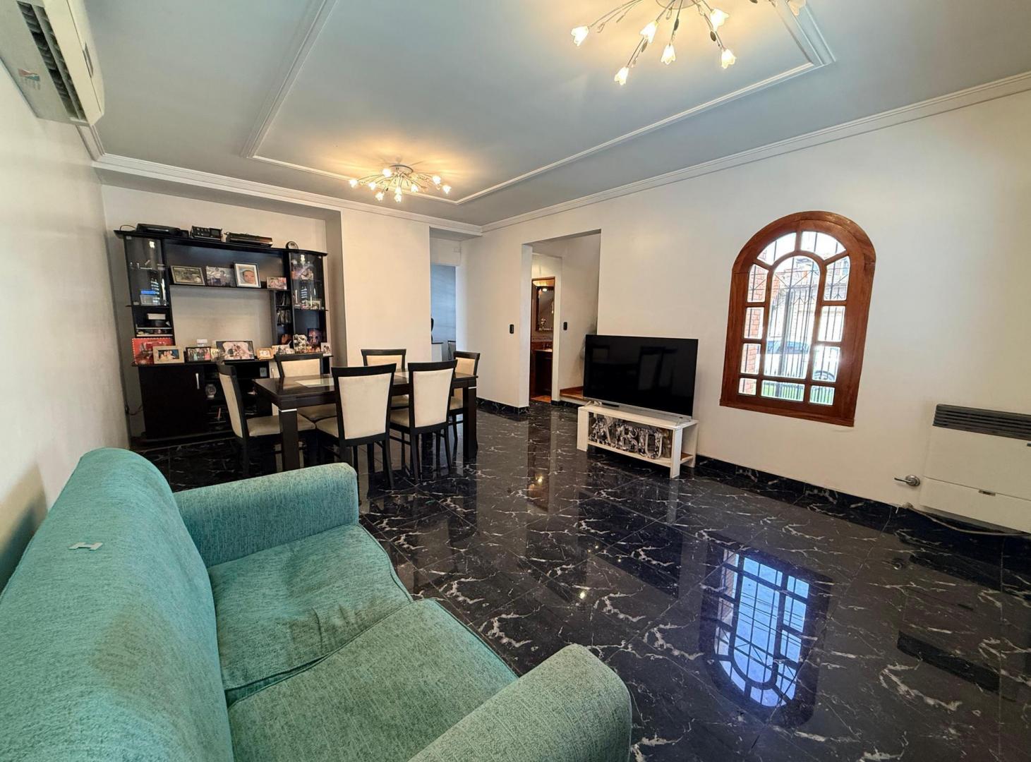 Foto de VENTA CASA 4 AMBIENTES – LANÚS ESTE APTO CRÉDITO- ACEPTA PERMUTA!, imagen 4