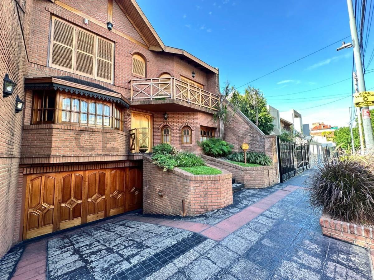 Foto de Casa 5 ambientes de categoría - acepta permuta! VILLA DEVOTO, imagen 1