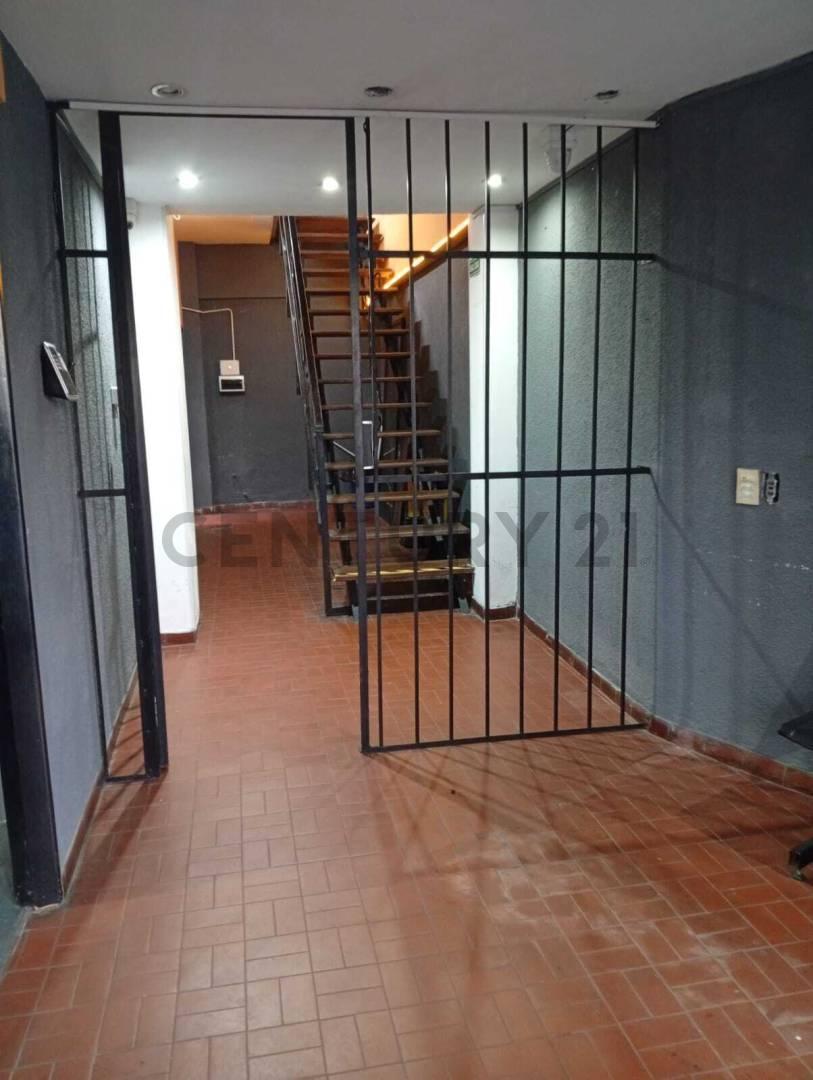 Foto de Venta edificio oficinas en Liniers, imagen 1