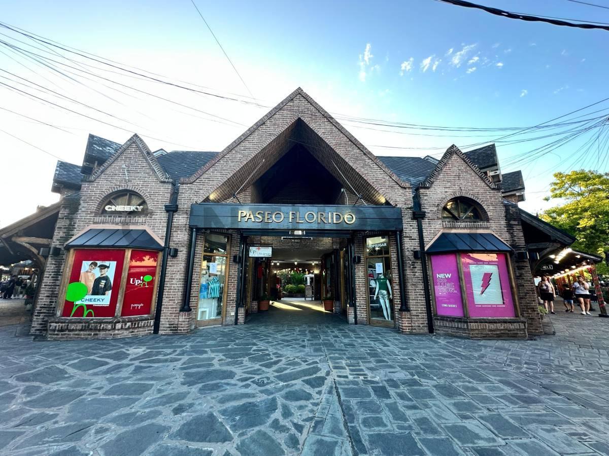 Foto de LOCAL 38 en PASEO FLORIDO - HURLINGHAM, imagen 2
