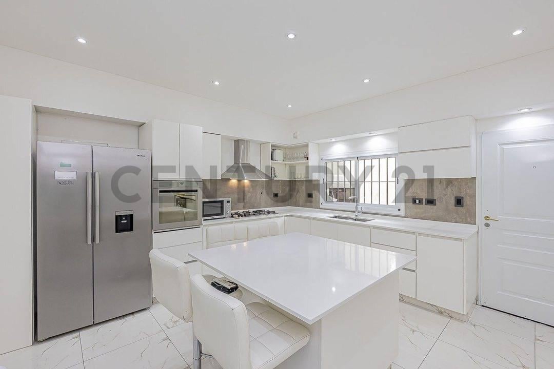 Foto de ACEPTA PERMUTA - CASA 6 AMB CON PISCINA Y 2 COCHERAS - EL PALOMAR, imagen 5