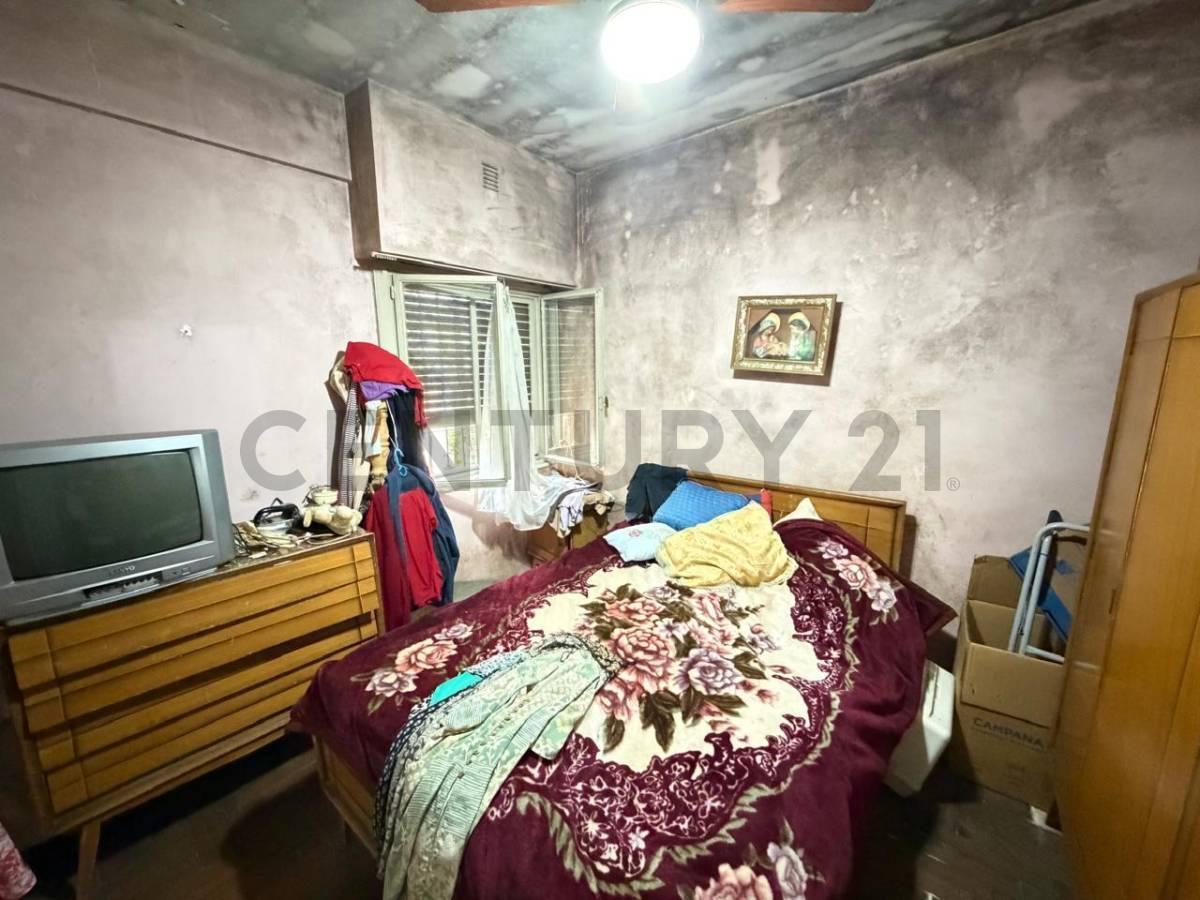 Foto de VENTA PH 2 AMB CON PATIO A RECICLAR EN OLIVOS OPORTUNIDAD !!, imagen 4