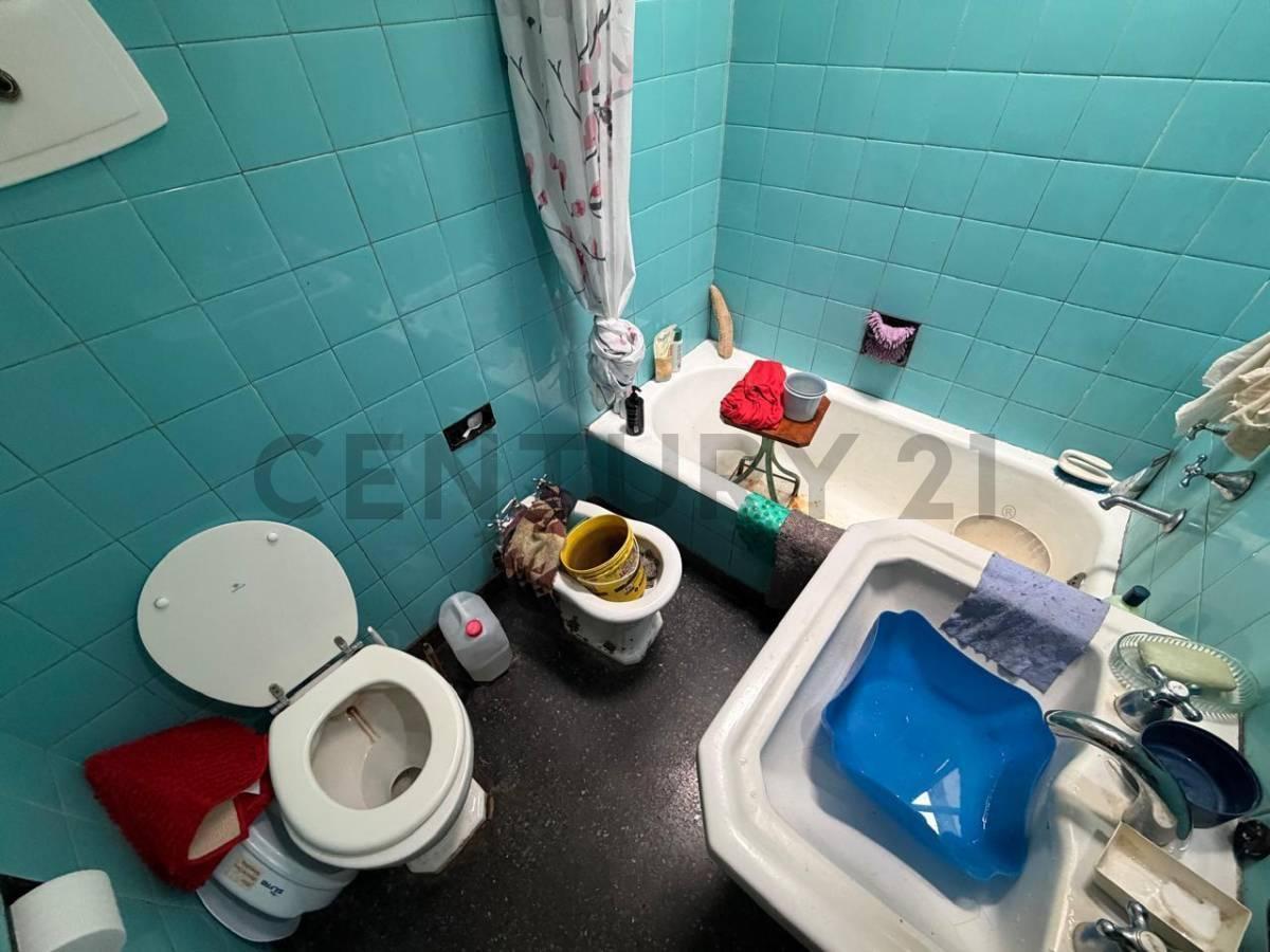 Foto de VENTA PH 2 AMB CON PATIO A RECICLAR EN OLIVOS OPORTUNIDAD !!, imagen 5