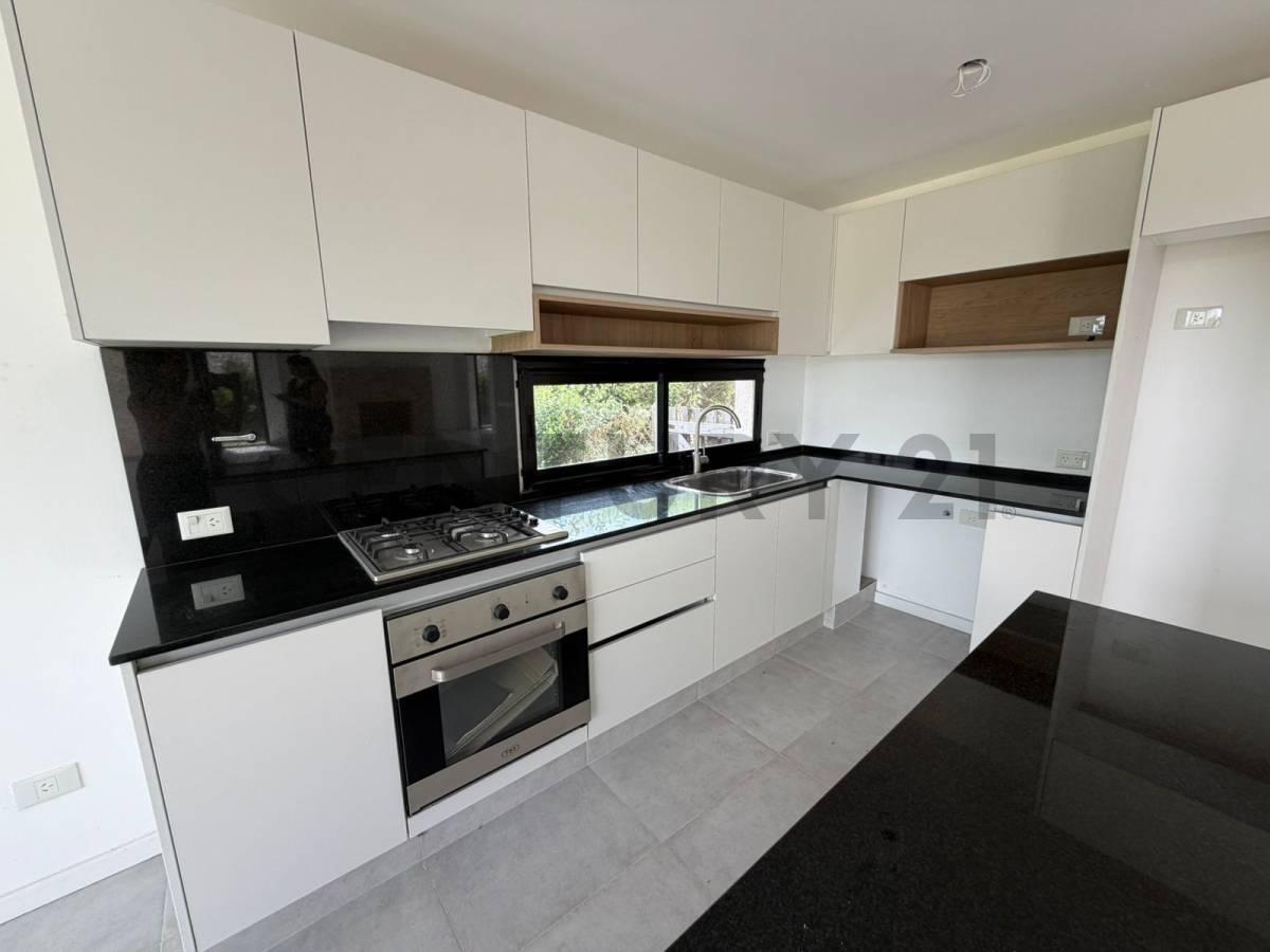 Foto de VENTA CASA DE 6 AMB C/ PILETA - ACEPTA PERMUTA - CANTON BARRIO GOLF, imagen 2
