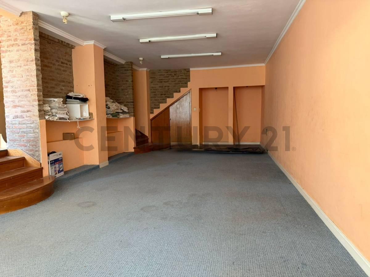 Foto de VENTA CASA 2 PLANTAS 7 AMBIENTES CON LOCAL AL FRENTE -IRIGOYEN 632 SAN, imagen 2