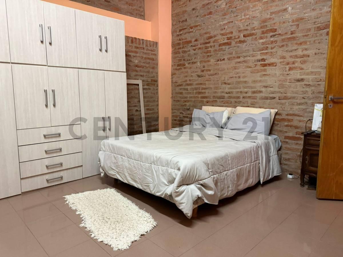 Foto de VENTA CASA 2 PLANTAS 7 AMBIENTES CON LOCAL AL FRENTE -IRIGOYEN 632 SAN, imagen 3