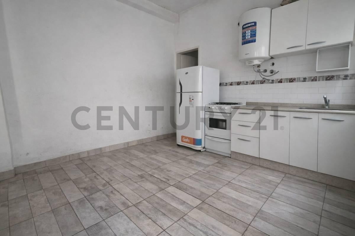 Foto de VENTA PH 4 AMBIENTES CON PATIO, TERRAZA, BERNAL, imagen 1