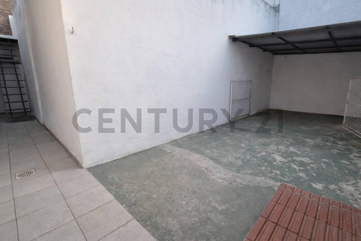 Foto de VENTA PH 4 AMBIENTES CON PATIO, TERRAZA, BERNAL, imagen 4