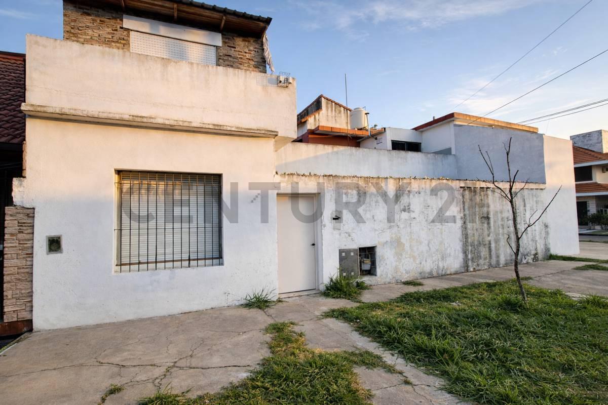 Foto de VENTA PH 4 AMBIENTES CON PATIO, TERRAZA, BERNAL, imagen 2