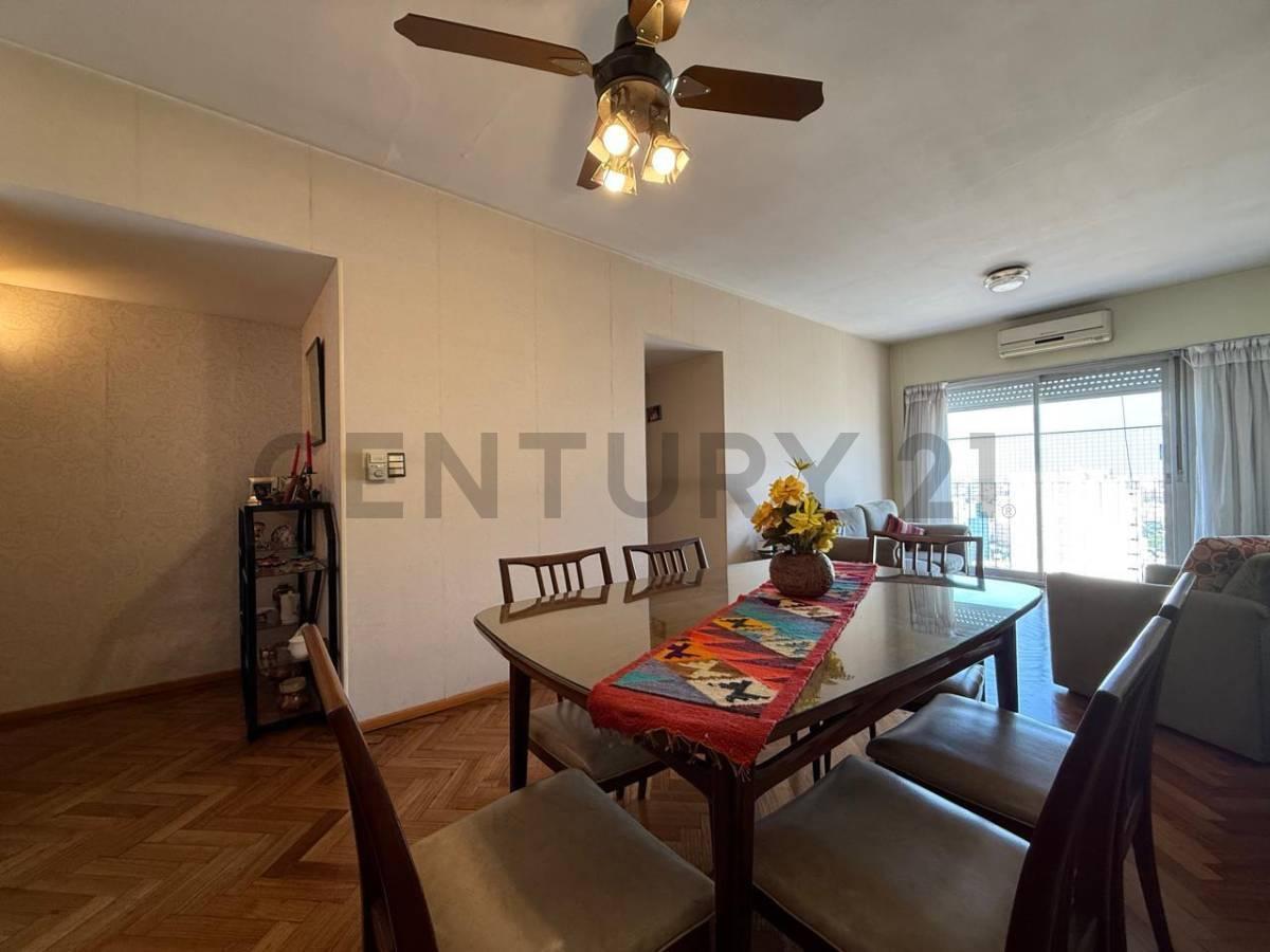 Foto de VENTA DEPARTAMENTO 4 AMBIENTES CON COCHERA FLORESTA, imagen 5