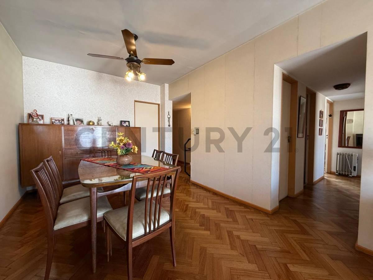 Foto de VENTA DEPARTAMENTO 4 AMBIENTES CON COCHERA FLORESTA, imagen 4