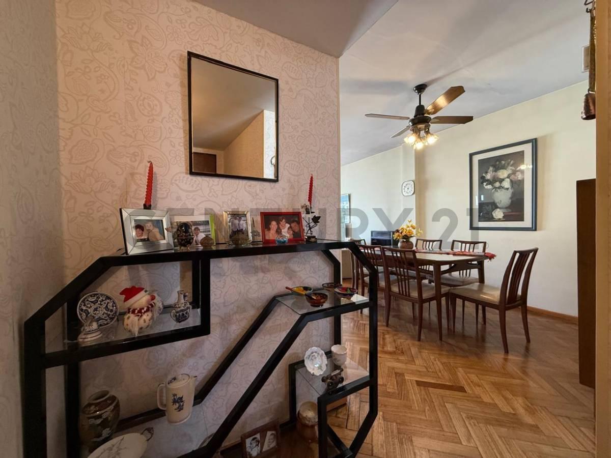 Foto de VENTA DEPARTAMENTO 4 AMBIENTES CON COCHERA FLORESTA, imagen 2