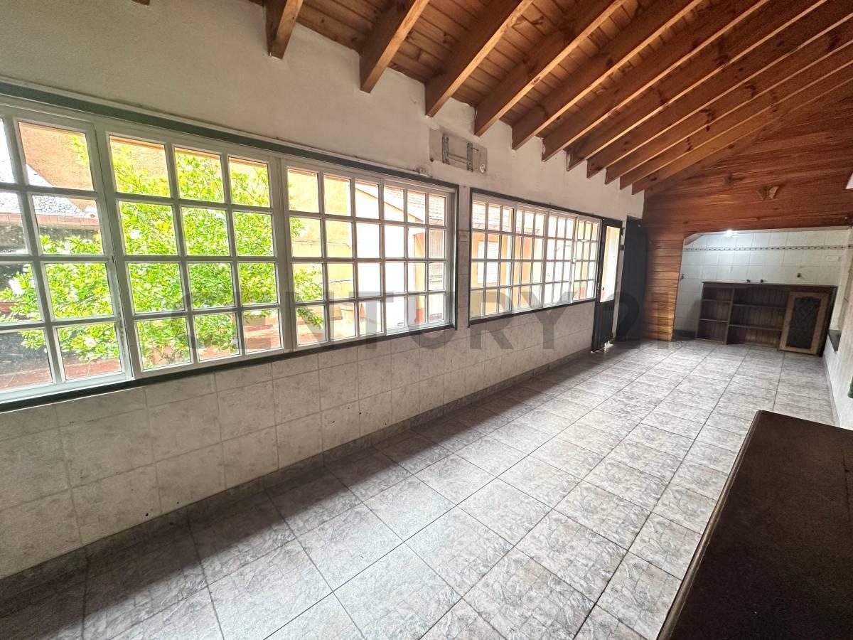 Foto de ACEPTA PERMUTA CASA EN CASEROS NORTE C/COCHERA, PATIO Y TERRAZA!!!!!, imagen 4