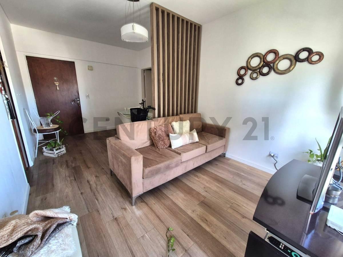 Foto de VENTA 3 AMBIENTES - PISO ALTO - MUY LUMINOSO - SOBRE AV LIBERTADOR, imagen 1