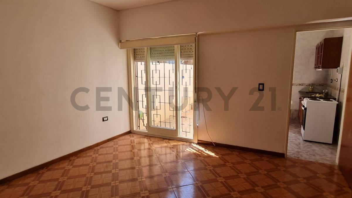 Foto de VENTA CON RENTA PH 2 AMBIENTES CON PATIO Y TERRAZA, Moron, imagen 1